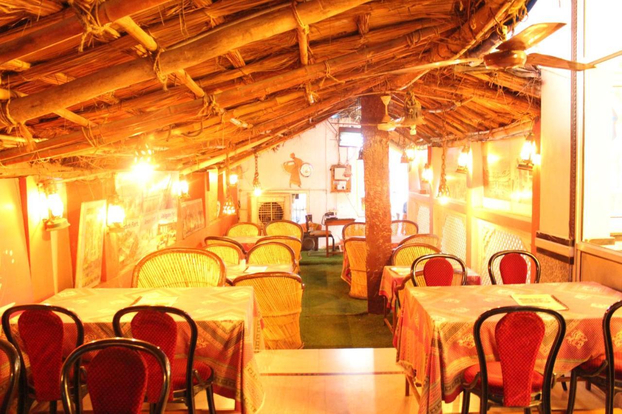 Hotel The Chit Chat Palace Jaipur Buitenkant foto